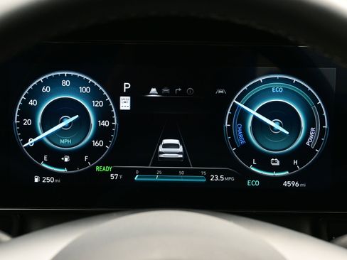 Certified 2025 Hyundai Elantra SEL image 23