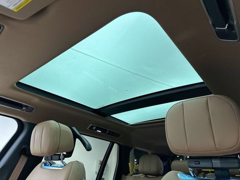 New 2026 Land Rover Range Rover Long Wheelbase SE image 23