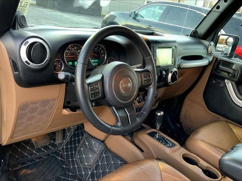 Used 2014 Jeep Wrangler Unlimited Sahara w/ Mopar Chrome Edition Group image 16