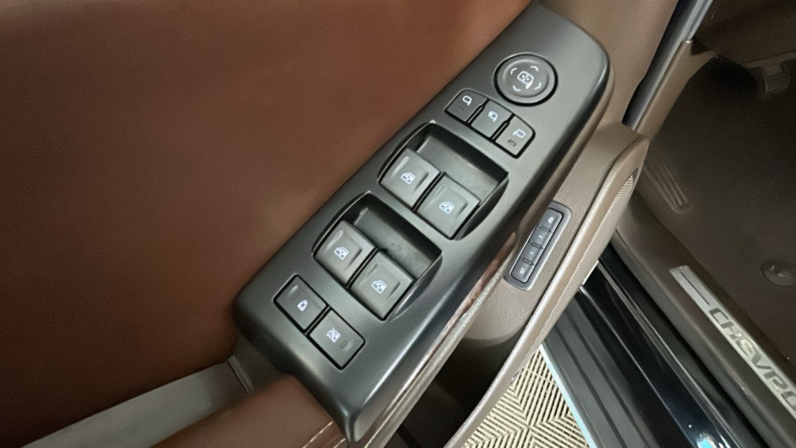 Used 2020 Chevrolet Tahoe Premier AWD/4WD image 13