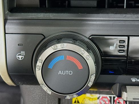 Certified 2024 Toyota Tacoma SR5 AWD/4WD image 19