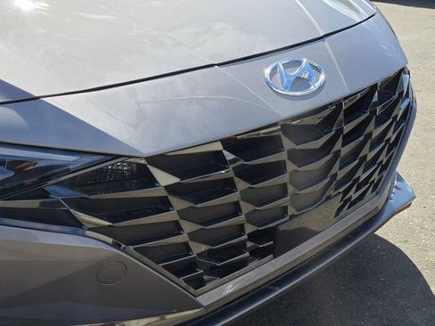 Used 2023 Hyundai Elantra Limited FWD image 5