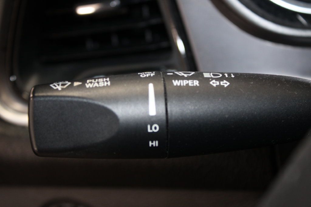 Used 2019 Dodge Challenger R/T RWD image 18
