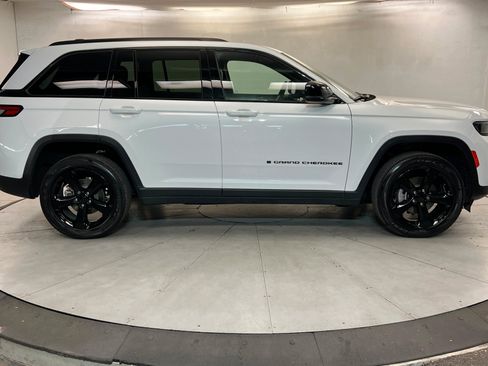 Certified 2023 Jeep Grand Cherokee Altitude AWD/4WD image 6