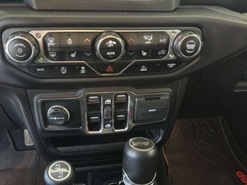 Used 2021 Jeep Wrangler Unlimited Sahara AWD/4WD image 10