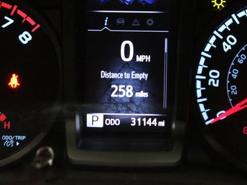 Used 2022 Toyota Tacoma SR image 34