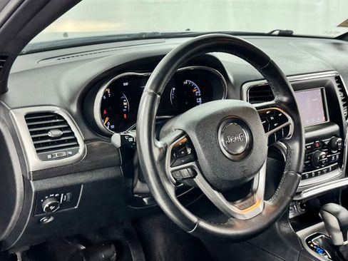 Used 2018 Jeep Grand Cherokee Laredo AWD/4WD image 34