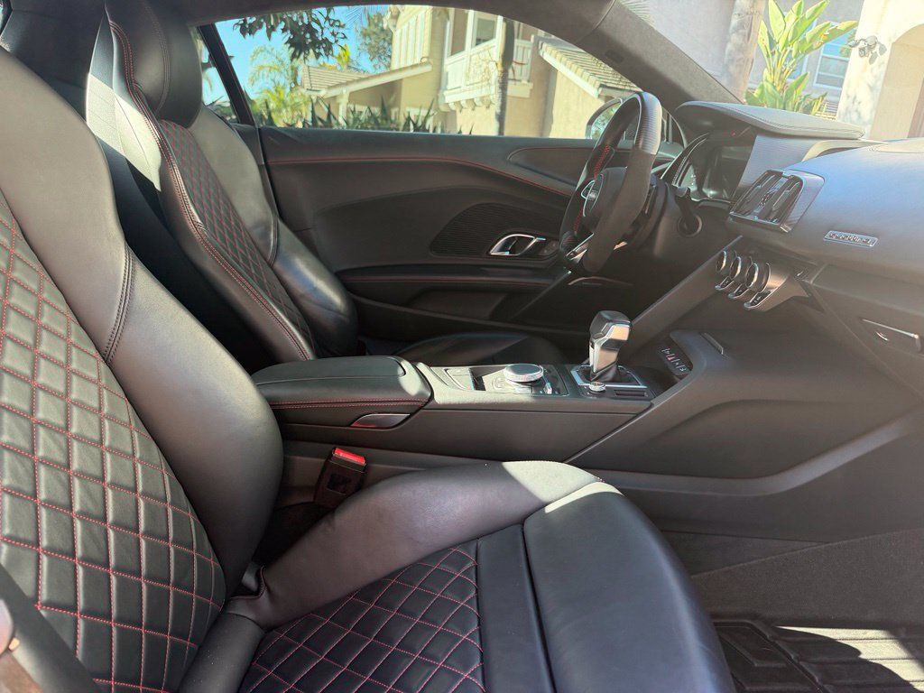 Used 2017 Audi R8 V10 w/ Carbon Exterior Package AWD/4WD image 28