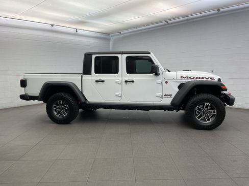 New 2025 Jeep Gladiator Mojave w/ Convenience Group image 2