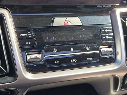 Used 2022 Kia Sorento EX w/ Panoramic Sunroof Package FWD image 33