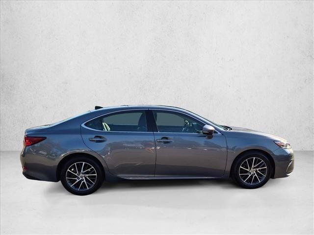 Used 2017 Lexus ES 350 w/ Navigation System Package FWD image 4