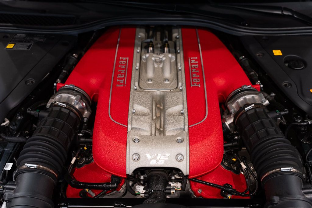 Used 2020 Ferrari 812 Superfast RWD image 21