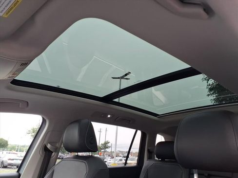 Used 2021 Volkswagen Tiguan SEL FWD image 19
