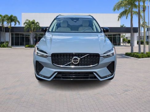 Used 2023 Volvo XC60 B5 Plus image 2
