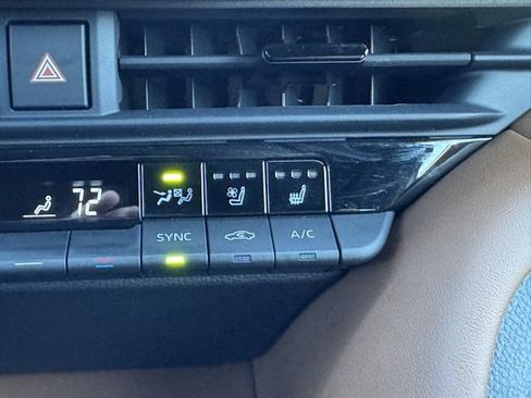 Certified 2025 Toyota Crown Signia image 14