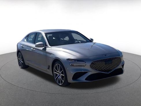 Used 2025 Genesis G70 2.5T image 3