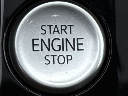 Certified 2022 Volkswagen Taos SEL image 32