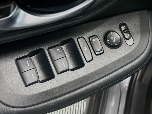 Used 2025 Honda HR-V LX image 15