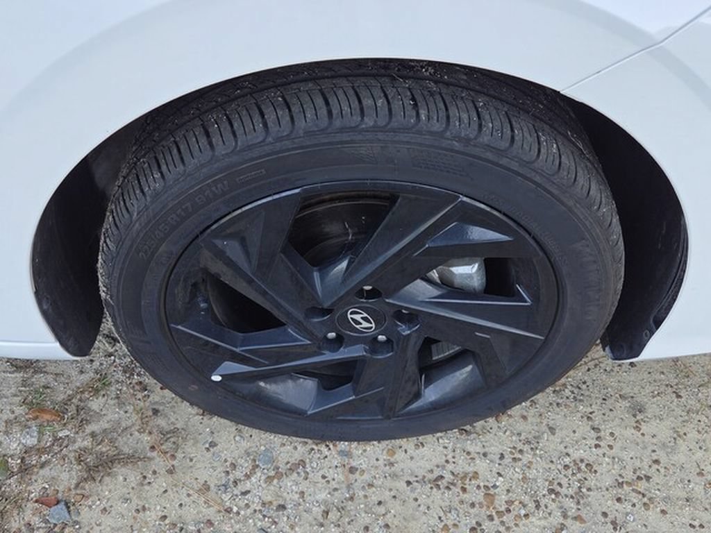 Used 2026 Hyundai Elantra Sport FWD image 17