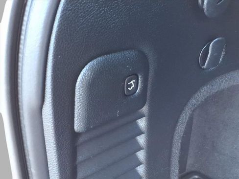 Used 2017 Jeep Grand Cherokee Limited image 6