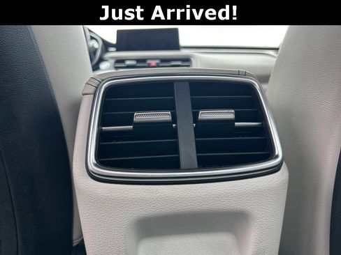 Used 2024 Genesis G70 2.5T image 9