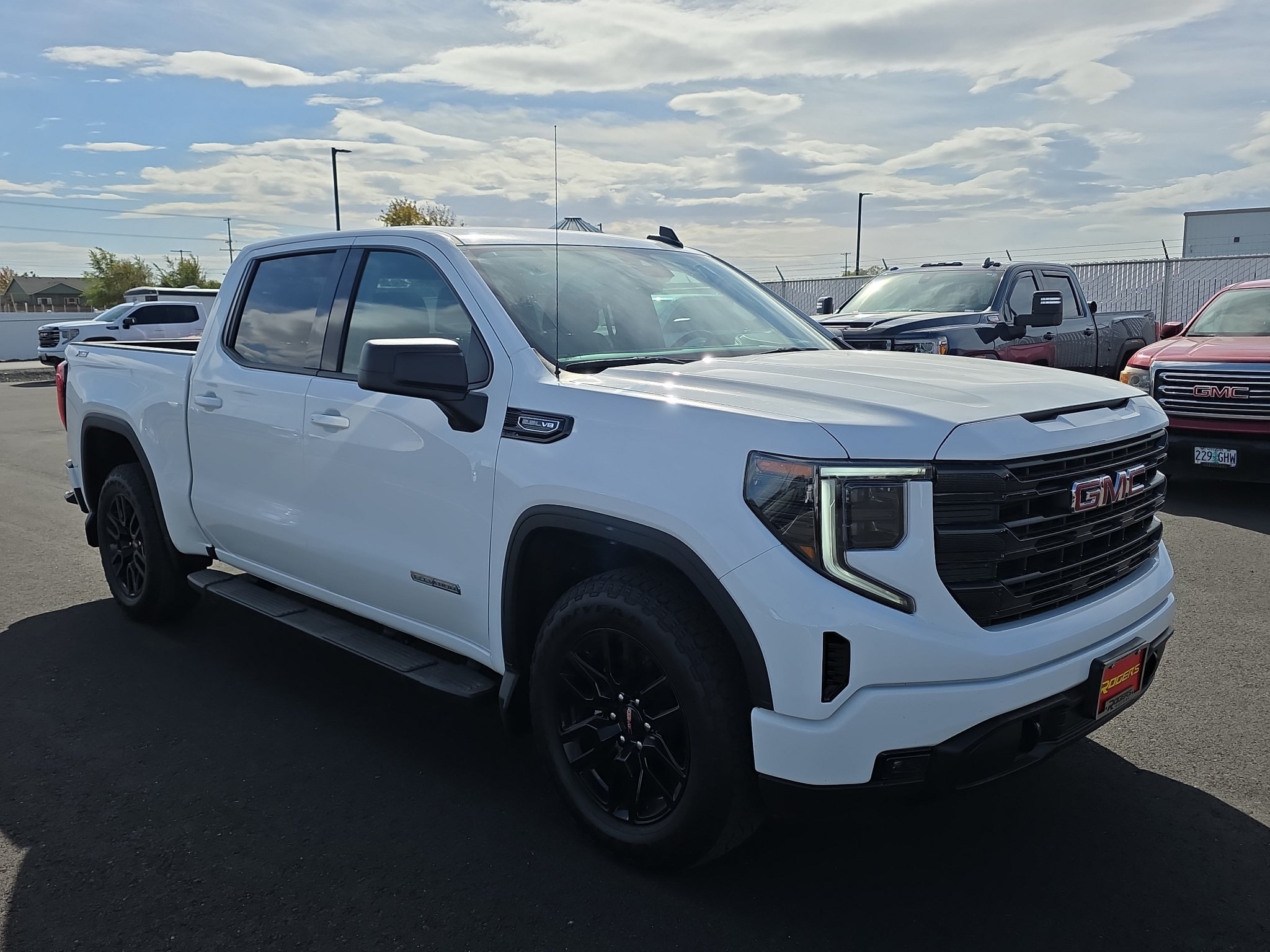 Used 2025 GMC Sierra 1500 Elevation AWD/4WD image 1