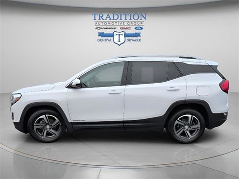 Used 2021 GMC Terrain SLT image 2