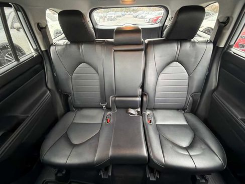 Used 2022 Toyota Highlander XLE image 13