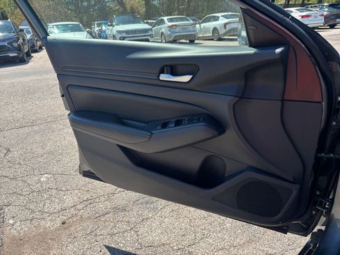 Used 2025 Nissan Altima 2.5 SV image 18