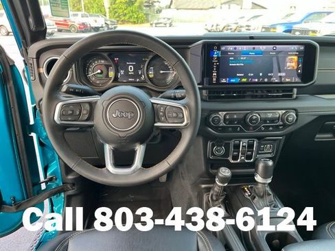 Used 2024 Jeep Wrangler Unlimited Sahara w/ Technology Group AWD/4WD image 18