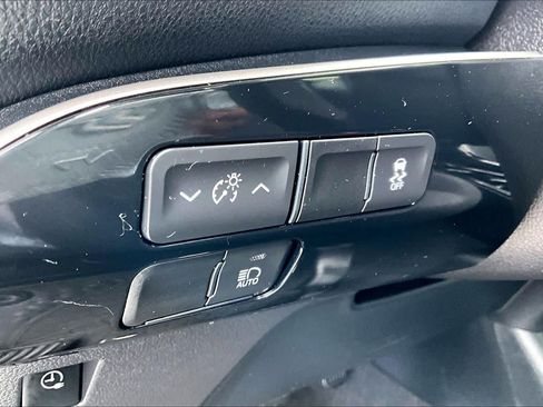 Used 2020 Toyota Prius Prime LE FWD image 32