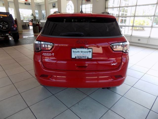 Certified 2022 Jeep Compass Limited AWD/4WD image 3