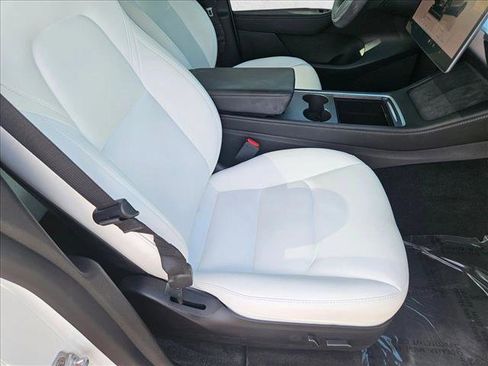 Used 2022 Tesla Model Y Long Range AWD/4WD image 21