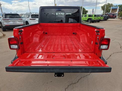 Used 2023 Jeep Gladiator Sport AWD/4WD image 15