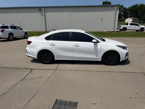 Used 2019 Kia Forte Sedan FWD image 2