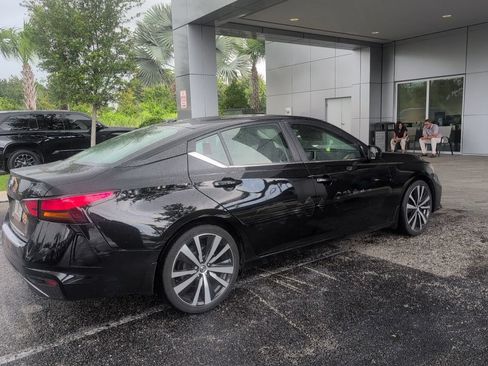 Used 2021 Nissan Altima 2.5 SR FWD image 3