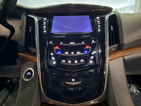 Used 2015 Cadillac Escalade Premium RWD image 28