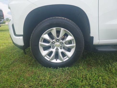 Used 2020 Chevrolet Silverado 1500 Custom w/ Custom Value Package AWD/4WD image 10