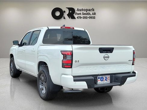 Used 2025 Nissan Frontier SV w/ Tow Package AWD/4WD image 4