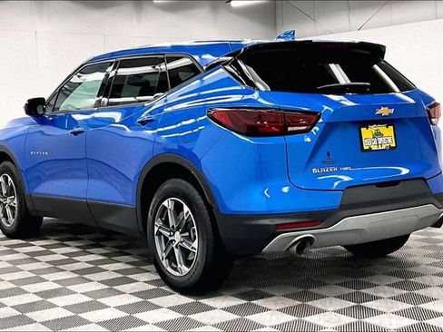 Used 2025 Chevrolet Blazer LT image 3