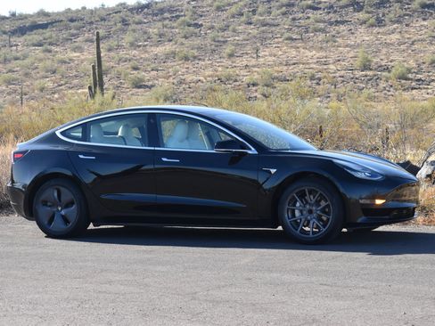 Used 2018 Tesla Model 3 Long Range AWD/4WD image 3