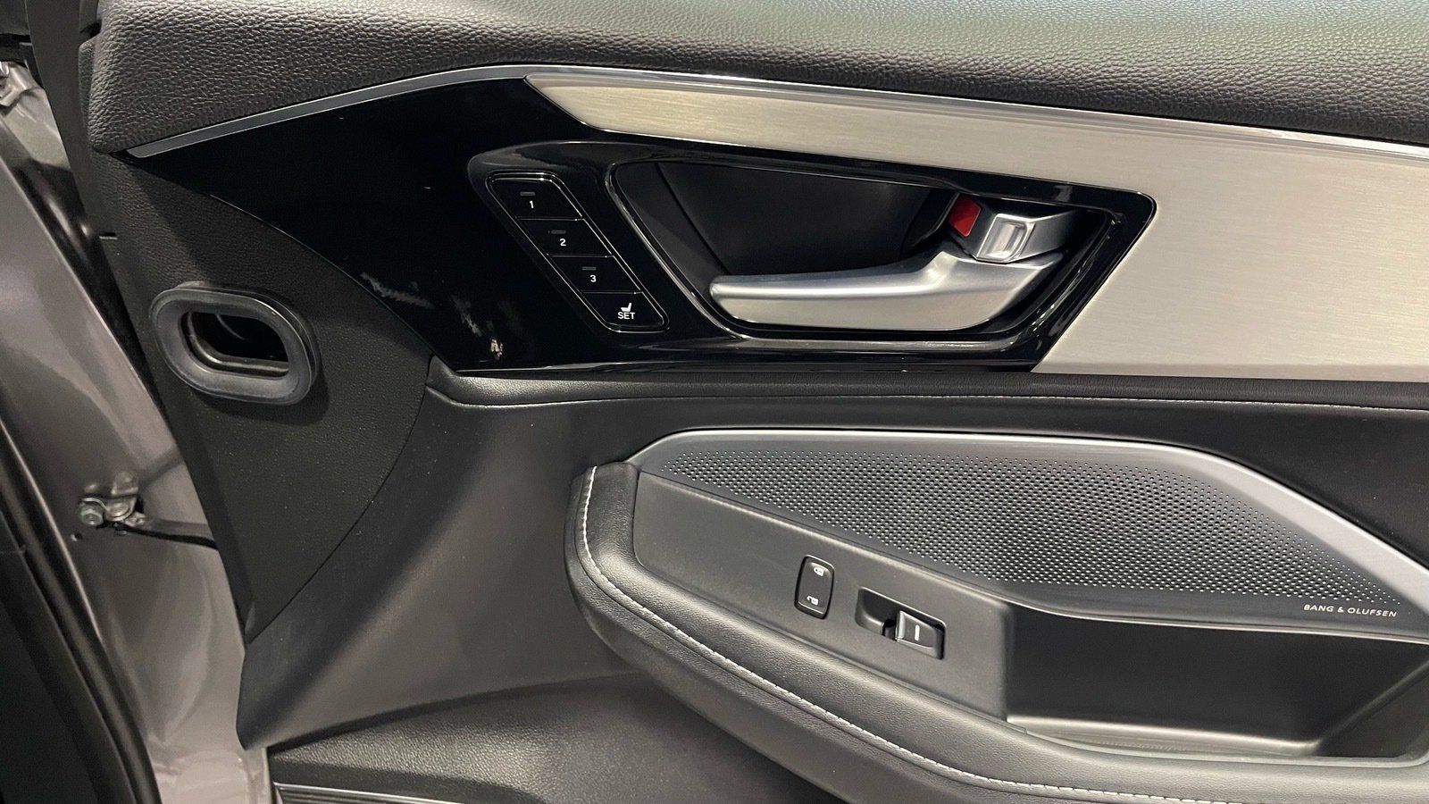 Used 2025 Acura MDX w/ Technology Package FWD image 43