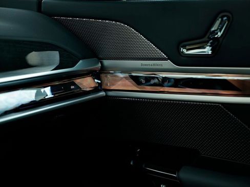 New 2026 BMW 740i w/ Executive Package image 43