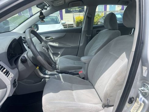 Used 2010 Toyota Corolla LE FWD image 11