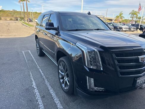 Used 2019 Cadillac Escalade Premium Luxury w/ Escalade Sport Edition image 3