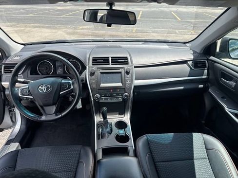 Used 2015 Toyota Camry SE FWD image 12