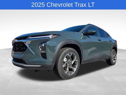 Certified 2025 Chevrolet Trax LT w/ LT Convenience Package image 10