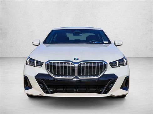 Used 2026 BMW 530i xDrive AWD/4WD image 2
