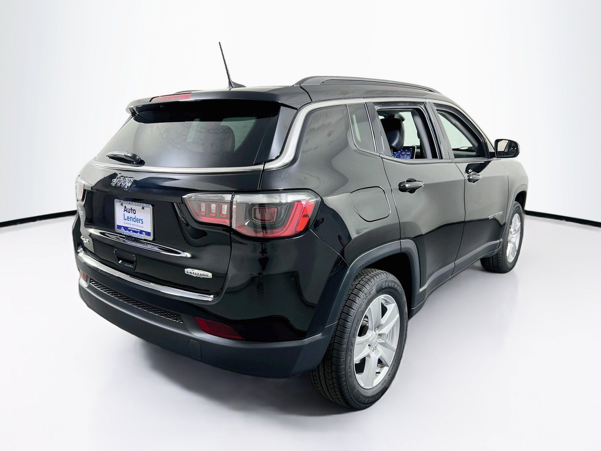 Used 2022 Jeep Compass Latitude w/ Sun and Sound Group AWD/4WD image 5