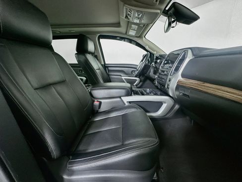 Used 2021 Nissan Titan SL w/ Moonroof Package AWD/4WD image 31